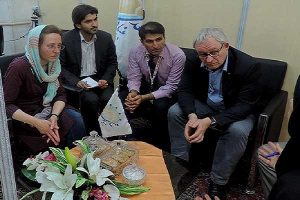 فراگیری هر زبان، باعث غنای فکری ما و تقویت آن زبان می شود