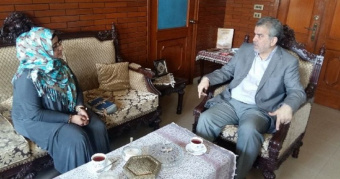 دیدار زبان آموز برگزیده 84 امین دوره دانش افزایی بنیاد سعدی با مسئول نمایندگی فرهنگی ایران در کراچی