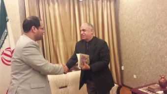 معاون آموزش و پژوهش بنیاد سعدی با &quot;روزنامه نگار تاجیک مقیم قرقیزستان&quot; دیدار کرد