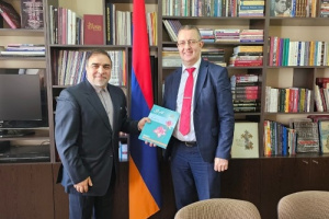 چالش‌ها و آسیب‌های آموزش زبان فارسی در ارمنستان بررسی شد