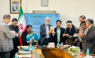 دیدار غلامعلی حداد عادل با استادان زبان فارسی دانشگاه های هند/ از ۴ کتاب رونمایی شد